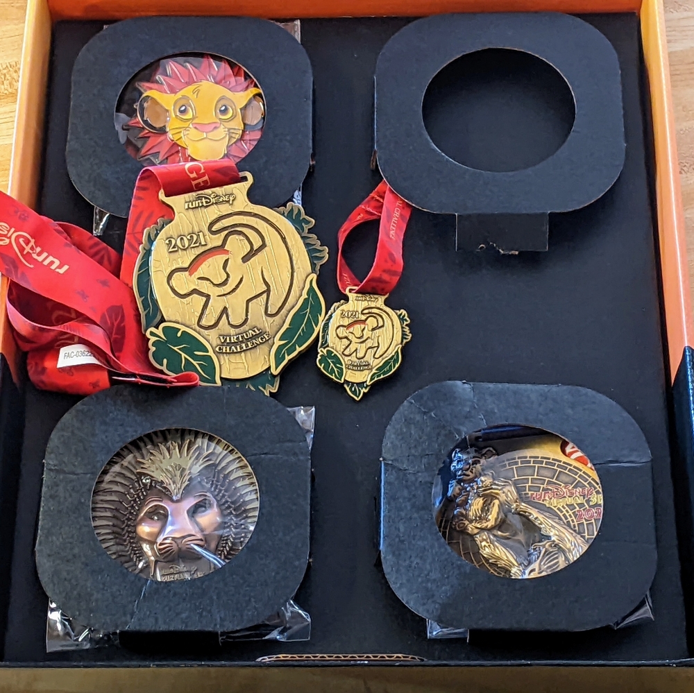 NWOT/NIB Lion King Award Medals and Pin Set, 2021 runDisney 5K Virtual Challenge - Picture 2 of 16